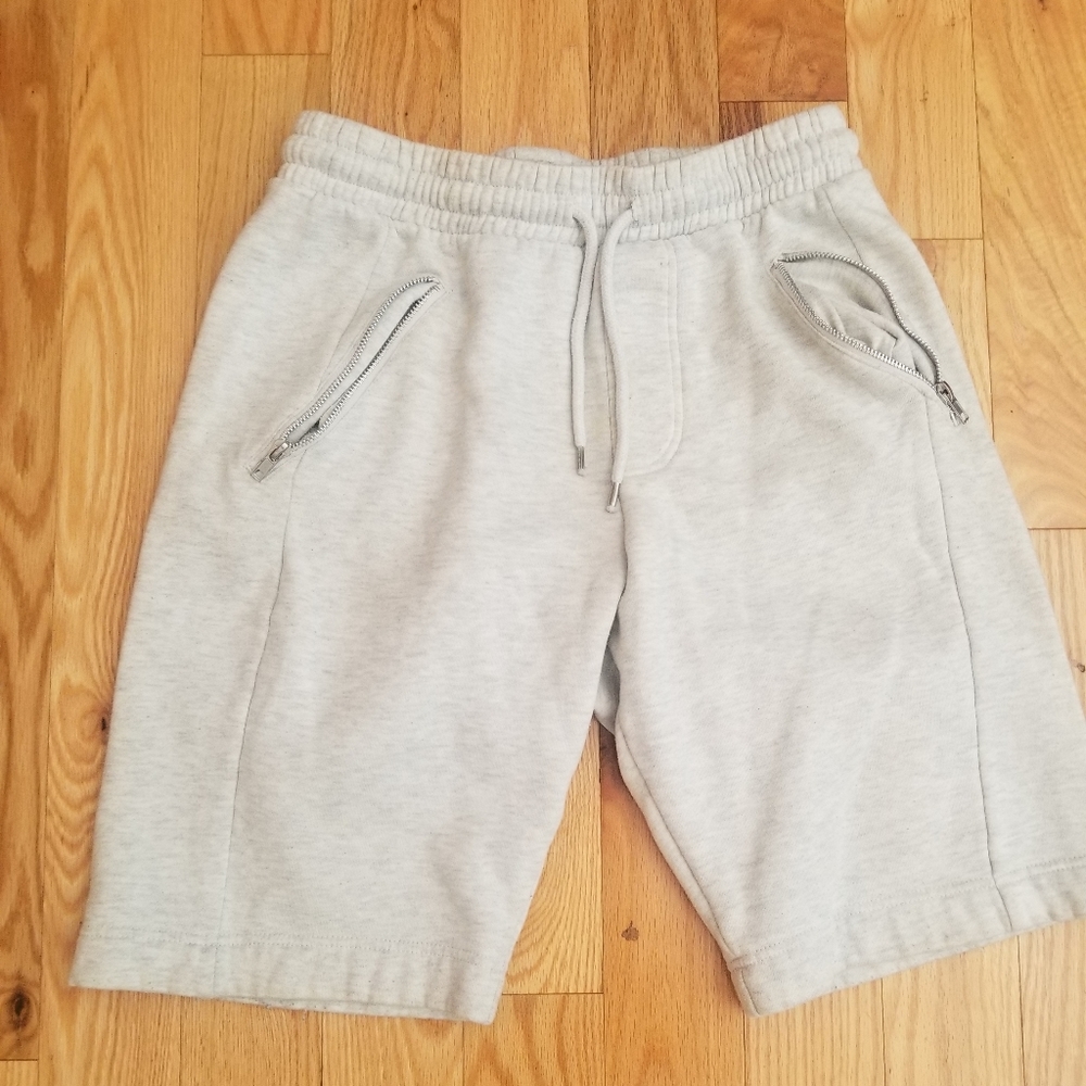 ZARA SHORTS SIZE SMALL IN WHITE GREY COLOUR